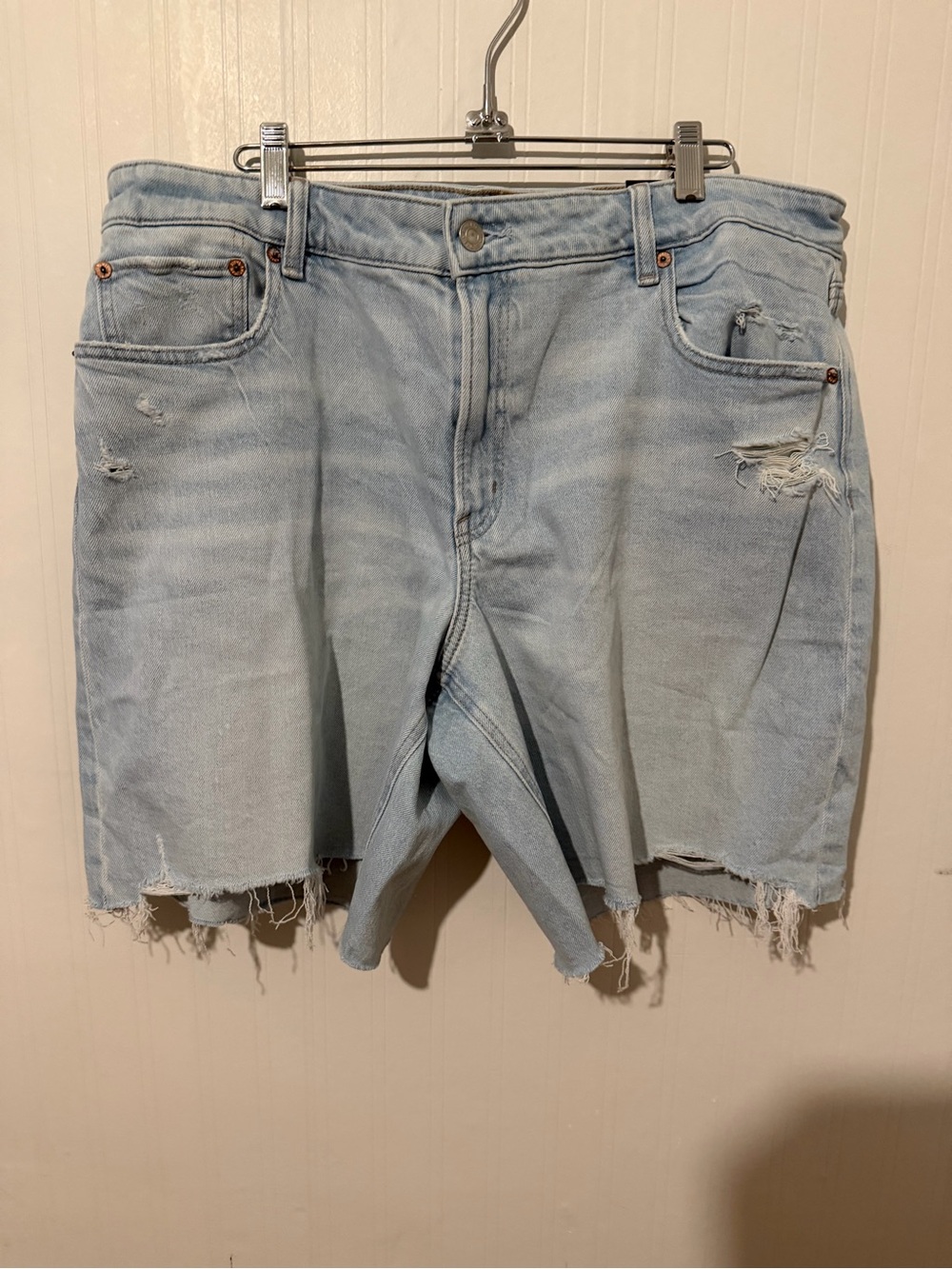 American Eagle Light Blue Distressed Denim Jorts 14 NWT